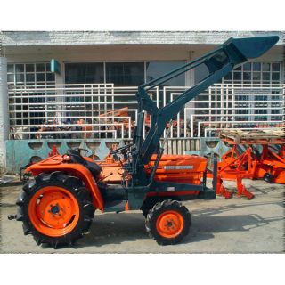 Tractor Kubota B1600 4wd with front loader